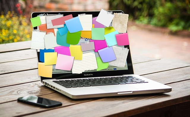 A picture of sticky notes on a computer